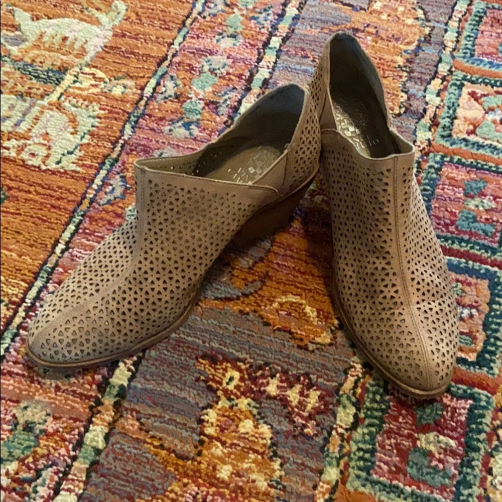 Beige leather lattice low ankle books